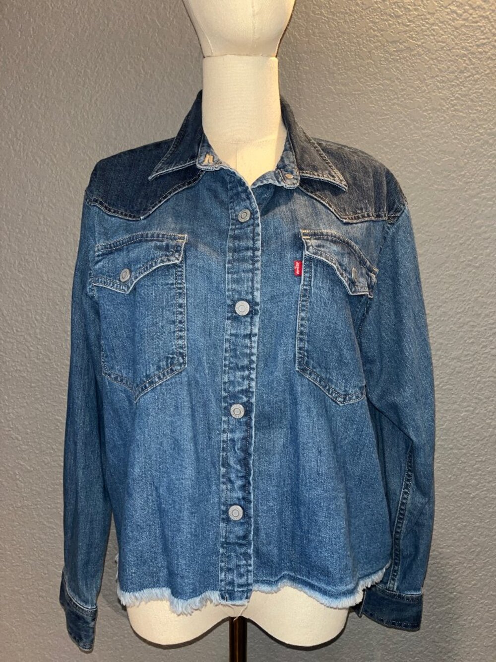 Levi's Barstow Western Ranch Denim Snap Raw Hem OVERSIZED Cropped Shirt Shacket